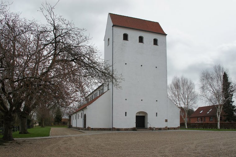 Åbningstider for Adidas Kolding – Hvornår er der åbent og lukket? - 1