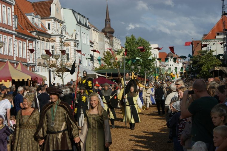 Åbningstider for Bog & idé Horsens – Hvornår er der åbent og lukket? - 1