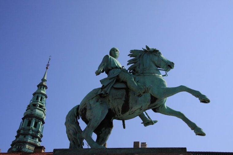 Åbningstider for Diesel - Illum – Hvornår er der åbent og lukket? - 1