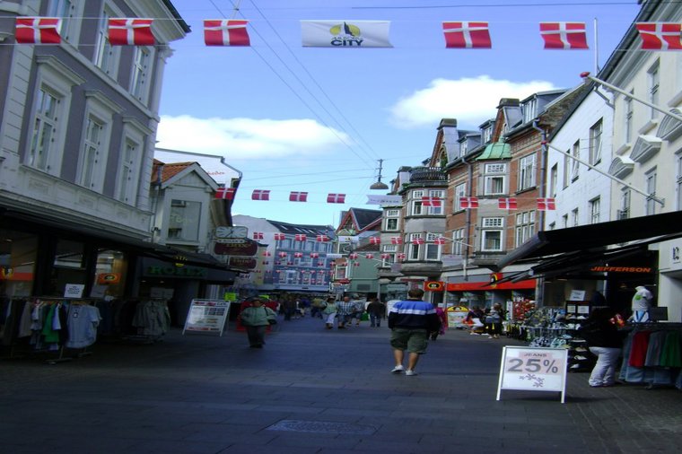 Åbningstider for Glitter Aalborg – Hvornår er der åbent og lukket? - 1