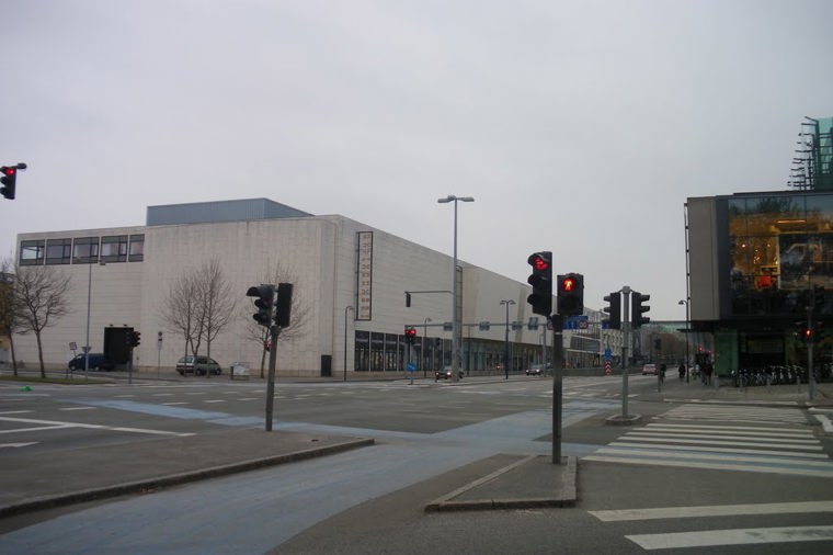 Åbningstider for Glitter Lyngby – Hvornår er der åbent og lukket? - 1