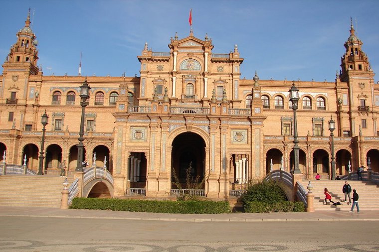 Åbningstider for J. Lindeberg – Hvornår er der åbent og lukket? - 1