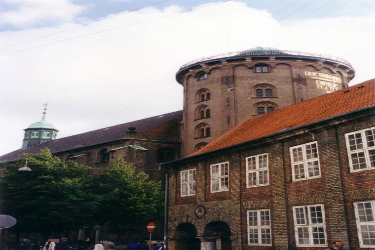 Åbningstider for Lagkagehuset Butikschef   Sally – Hvornår er der åbent og lukket? - 1