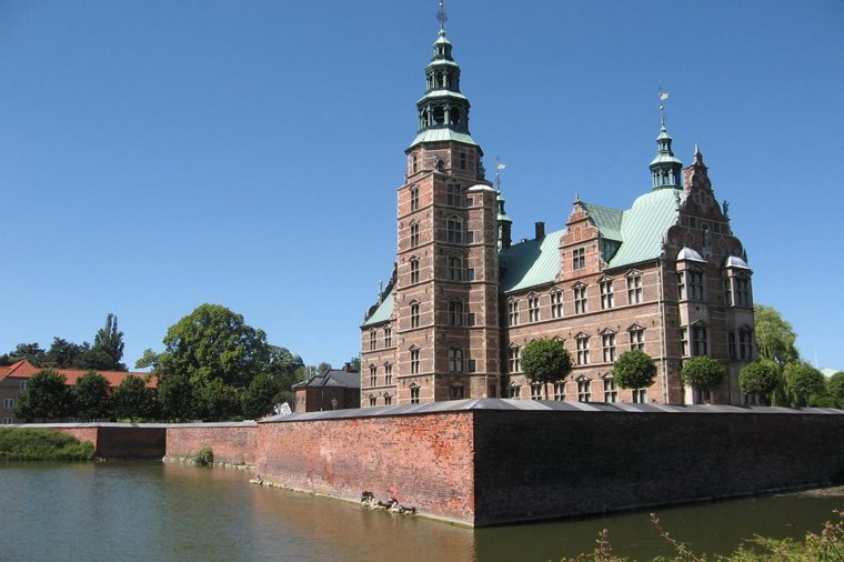 Åbningstider for Letsgive Kaffe-The-Vinkælderen – Hvornår er der åbent og lukket? - 1