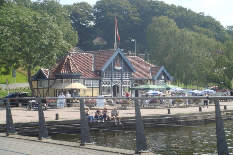 Åbningstider for Letsgive Vin og Vin Silkeborg – Hvornår er der åbent og lukket? - 1