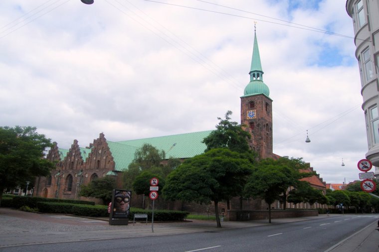 Åbningstider for MAC Cosmetics – Hvornår er der åbent og lukket? - 1