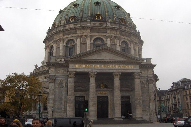 Åbningstider for Muuto Spotlight København – Hvornår er der åbent og lukket? - 2