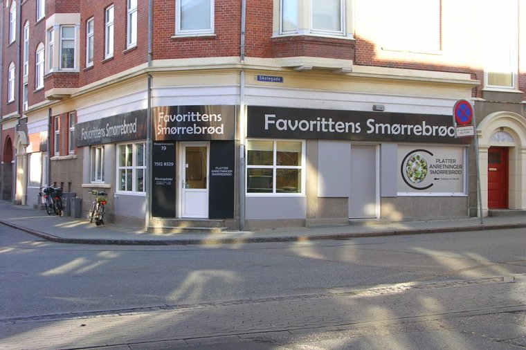 Åbningstider for Saint Tropez Esbjerg – Hvornår er der åbent og lukket? - 1