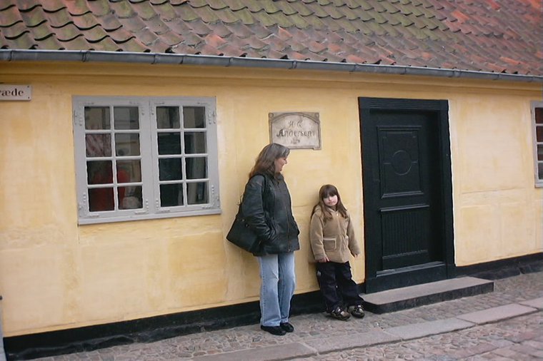 Åbningstider for Stark Odense C – Hvornår er der åbent og lukket? - 1