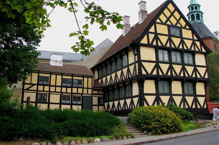 Åbningstider for Tøjeksperten Svendborg – Hvornår er der åbent og lukket? - 1