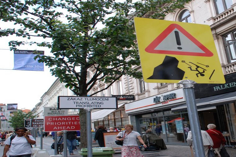 Åbningstider for Tommy Hilfiger HILFIGER DENIM STORE – Hvornår er der åbent og lukket? - 2